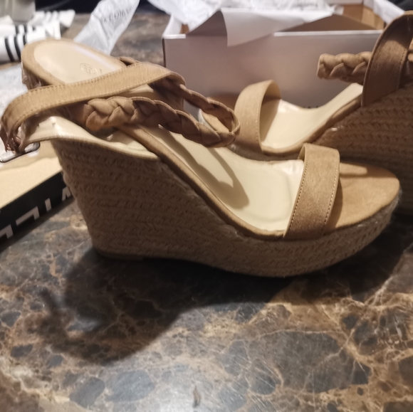 Selling brand new still in the box wedges - Picture 3 of 6